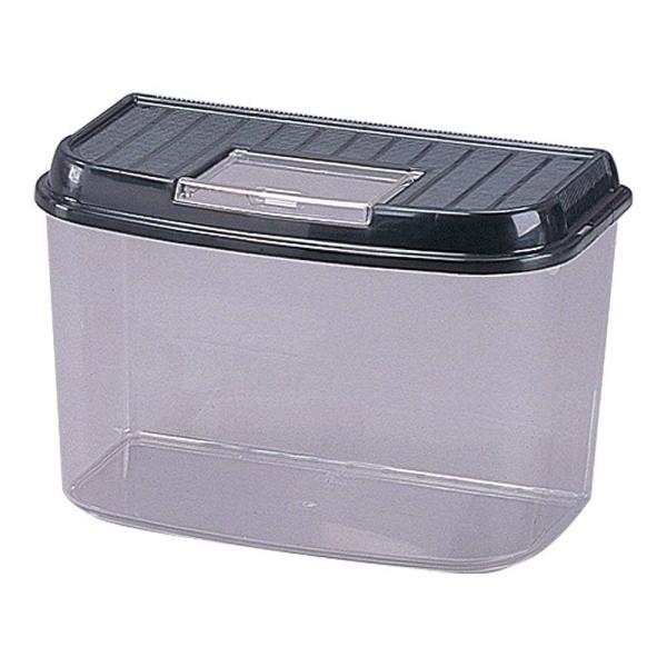 ●昆虫の飼育にぴったりな、プラスチック製の飼育ケースです●側面からでも中が見やすいように、ワイドな曲面フォルムのデザインになっています●フタにエアポンプのチューブを通せる穴が付いているので、ザリガニやめだかなどの水生生物の飼育もできます