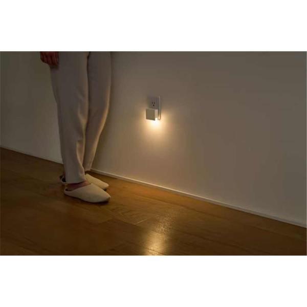●明暗センサーにより、一定の暗さになるとセンサーが感知し自動的に点灯するコンセント式LEDセンサーライトです●下方向を照らし間接光でやさしく照らすので、廊下・玄関などの明り取りに最適です