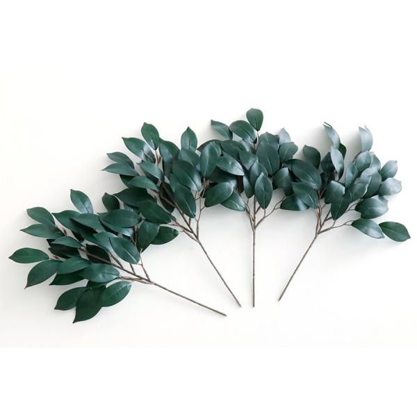 お支払方法に代引きはお選びいただけません。榊を2本重ねて榊立てにお祀りし、豪華な祭壇に。造花榊の葉の部分はつや消し加工がされており、本物に近い質感。枝の部分は折り曲げて高さ調整が可能です。新年など節目に合わせて変えられる方は、予備としてもお...