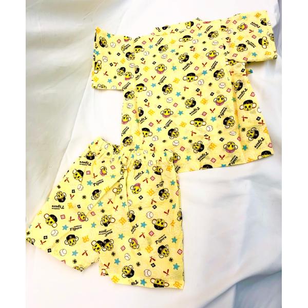 ● 阪神タイガースの公式ベビー甚平！● サイズ展開：80cm/90cm/95cm● カラー展開：イエロー／ブルー／ピンク● お好きなのをお選びください。● トラッキー、ラッキー、キー太がいっぱいでかわいい！● タイガースのロゴも入っています...