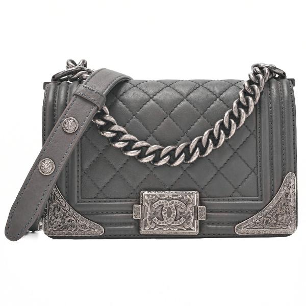 CHANEL グレー レザー ボディバッグ CHANEL シャネル カーフスキン マトラッセ ボーイシャネル20 チェーン