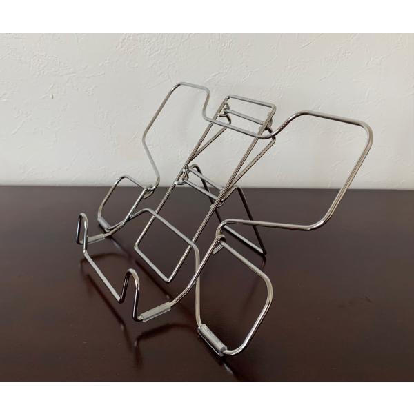 モンシロチョウが、翅を広げて休んでいるように、ゆったりと読書モンシロチョウが、花の蜜を吸っているように、読書で知識を吸収これが、商品コンセプトです。商品サイズ　：縦　１５ｃｍ　横　23cm　重量　135g品質表示　：スチール　クロム鍍金　（...