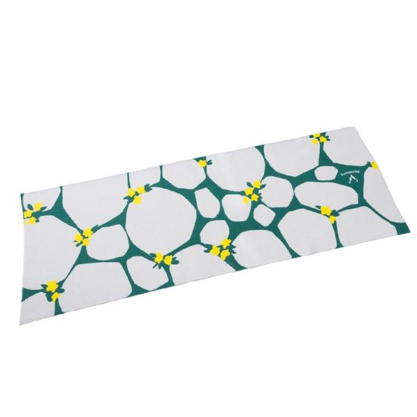 山の上で岩の隙間に咲く花柄の手ぬぐいです。台紙、OPP袋入り