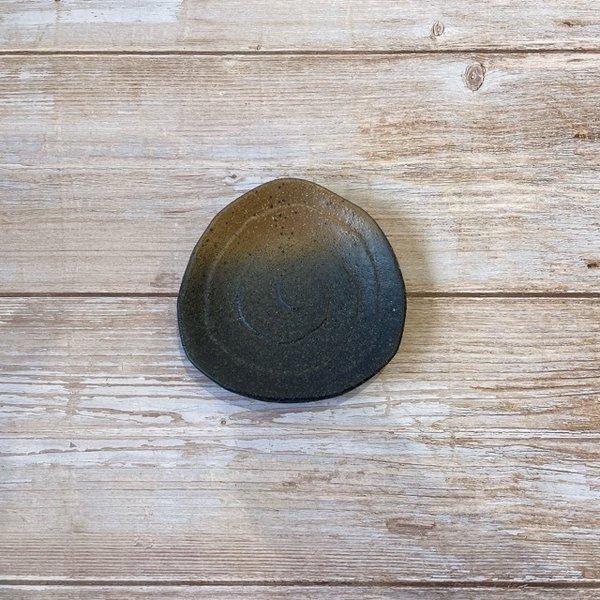 黒備前吹き 12cm 三角皿 日本製 美濃焼 食器 陶器 うつわ 取り皿 皿 和食器 備前風