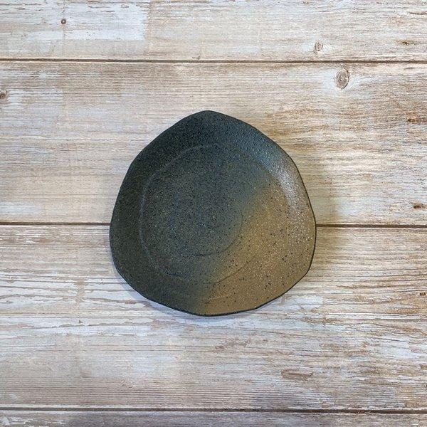 黒備前吹き 16cm 三角皿 日本製 美濃焼 食器 陶器 うつわ 取り皿 皿 和食器 備前風