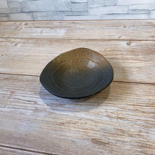 黒備前吹き 13cm 三角浅鉢 日本製 美濃焼 食器 陶器 うつわ おかず 鉢 和食器 備前風