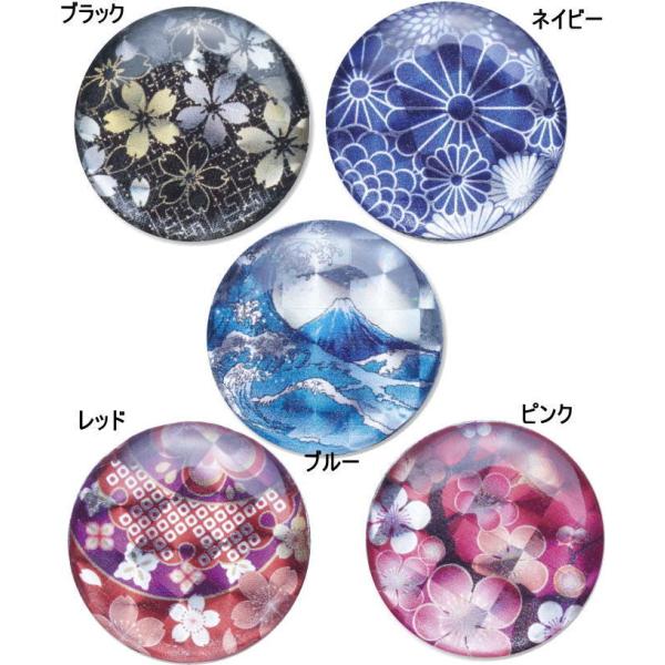 雅なモチーフが映える和柄デザイン。晴れた日に輝くホノグラム加工ホログラムがキラキラと輝いて綺麗に良く目立つ。品名：雅マーカー　品番：BH6032素材：スチールサイズ：約Φ2.2cmカラー：ブラック・ネイビー・ブルー・レッド・ピンク＊マグネッ...