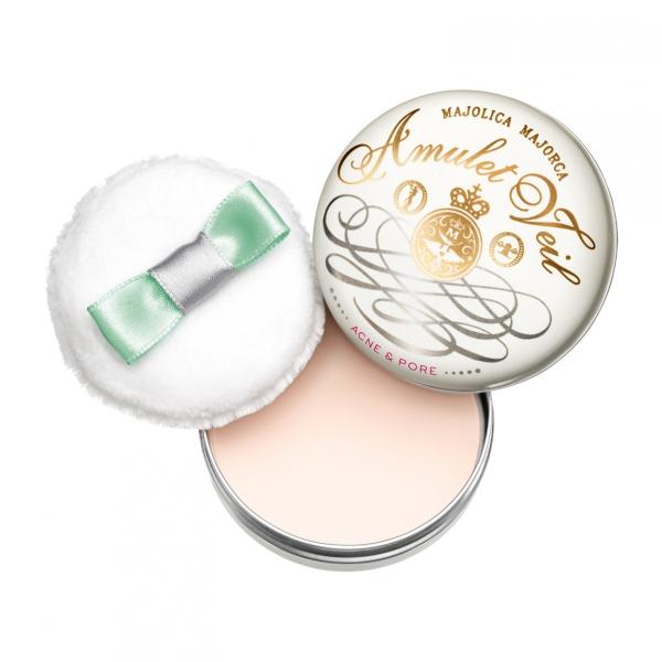 ２４時間、ふんわりヴェールで肌をつつみ、ニキビ・テカり・肌あれを防ぐ医薬部外品の薬用パウダーです。気になるニキビ跡・毛穴もふんわりぼかして、さらさらな透明美肌に導きます。昼はおしろいとして、夜は素肌ケアとして使用できます。