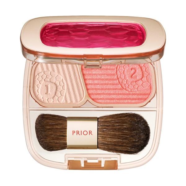 目の下やほうれい線の影の美補整と、肌なじみの良い色つやで、ハリ感のある上向きの顔印象を演出します。しっとりしたつやとくすみ感のない発色。血色感のある自然な仕上がりに。美容エキス配合で、なめらかにフィットします。影消しパウダーと、美つやカラー...