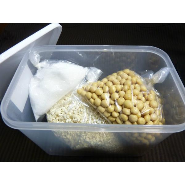 無添加天然みそが気軽に仕込めて美味しく出来上がります♪減塩味噌で家族もにっこり♪原材料名：国産　米糀／大麦麹／米麦混合麹、天然塩（天日塩）、国産大豆（タチナガハ）、プラスチック容器賞味期限：仕込み前 約１か月（塩混麹・大豆）保存方法：冷蔵庫...