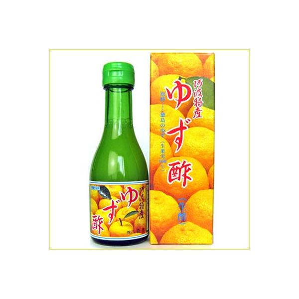 ゆずは徳島を代表するかんきつ類で万葉の昔から愛用され、その独特の風味と香りは定評があり、和洋問わずお料理に利用されております。＜果実汁酢の特徴＞ 　良質の自然酢（生のゆずを搾った果汁）１００％のため、酢の花(浮遊物、沈殿物)がでるのでよく振...