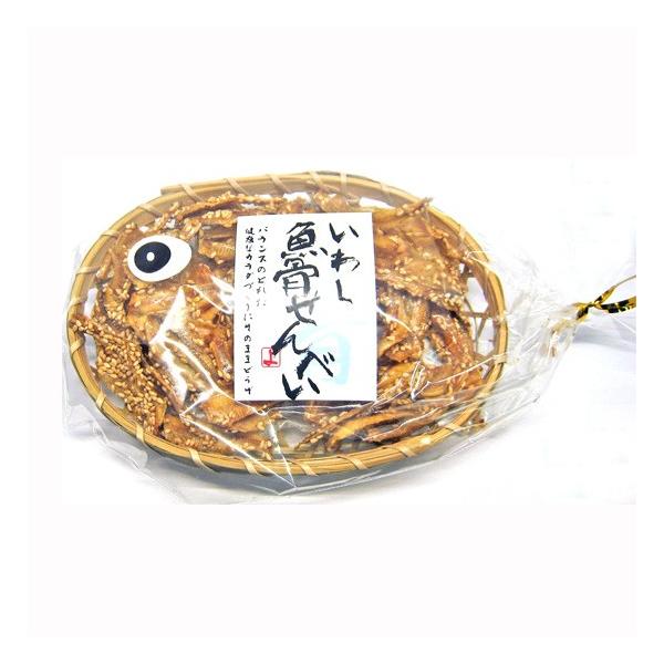 いわし魚骨せんべい（楕円魚型カゴ入り）45ｇ