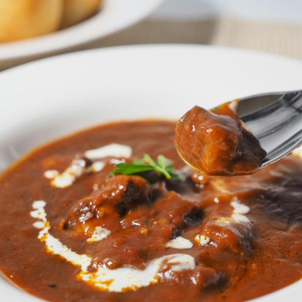 ネコポス発送商品！送料無料！！※ご注意ください※ネコポス発送商品となります。【代引決済不可】【日時指定は承れません！】名称：シチュー原材料名：牛たん加工品(国内製造)、炒めたまねぎ、ブラウンルウ、トマトペースト、ワイン調味料、りんごピューレ...