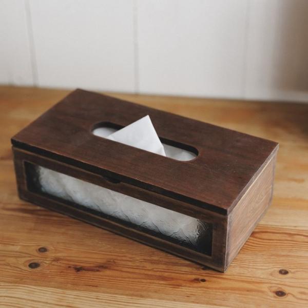 [Release date: August 20, 2024]お部屋のインテリアに溶け込む、シャビーシックスタイルのティッシュケースはいかがですか？レトロ調にアンティーク加工が施されたこのアイテムは、日常使いのティッシュケースを一瞬で特別な...