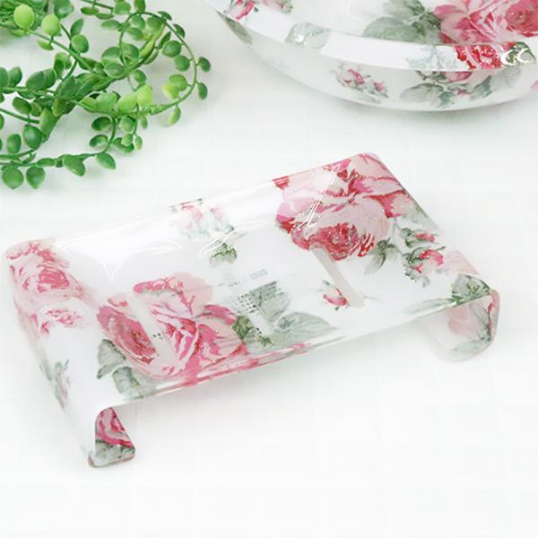 商品名：ソープディッシュデザイン：ルーシーサイズ(約)：横幅17×たて10×高さ3.5cm材質：アクリル(メタクリル樹脂)耐熱：60度原産国：台湾お届け方法：宅配便注意事項写真撮影時の光の加減により実際の色と若干異なる場合がございます。店頭...