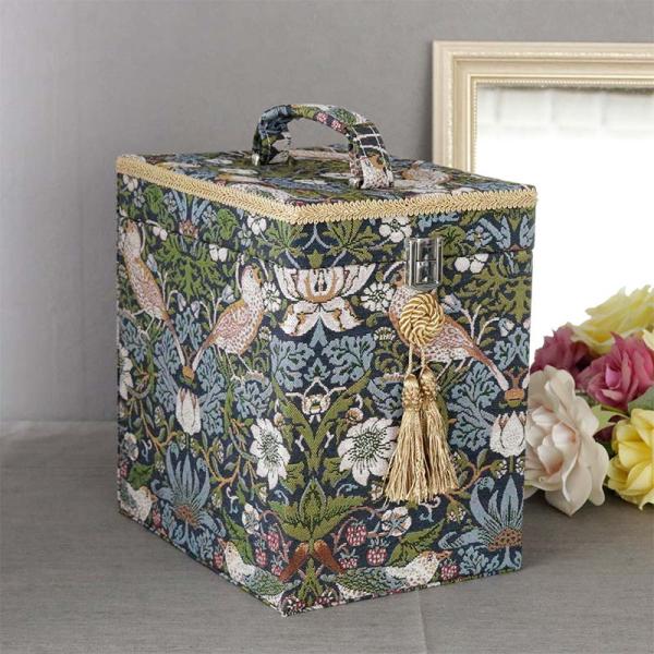 商品名：メイクBOXカラーレガートローズバード＆ストロベリーヴィクトリアフラワーハノーヴァーフラワークラシックフラワーフレンチローズサイズ：横幅16.2×高さ23.3×奥行き22.2cm材質：ポリエステル、綿、レーヨン、ナイロン、鏡生産国：...