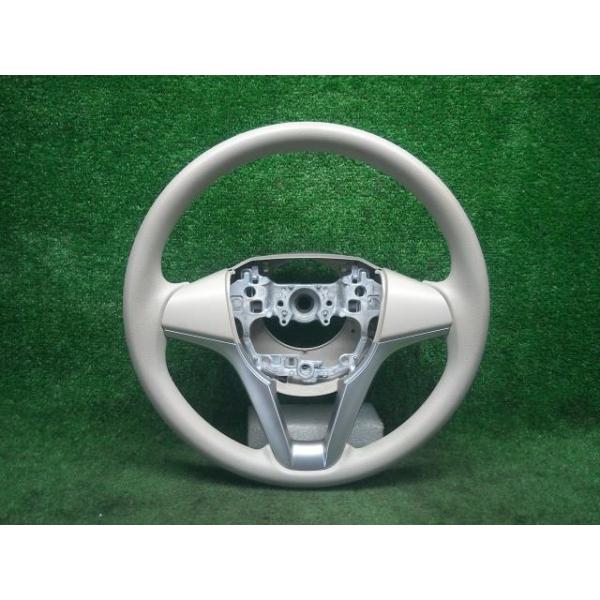 ライトグレー ステアリングホイール ISOTTA