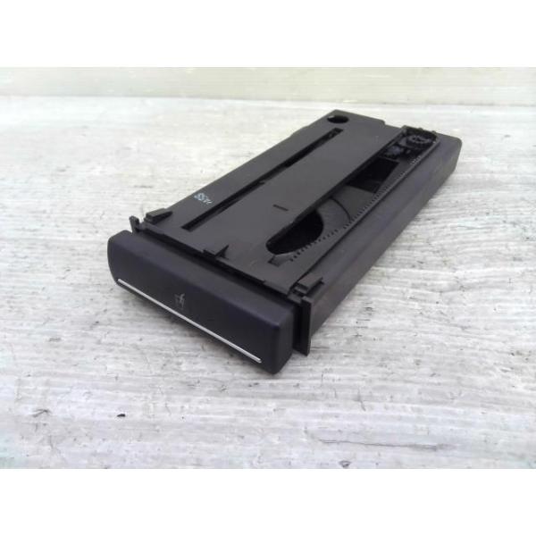 アウディ A3 GH-8PBVY ドリンク カップ ホルダー LY7W   yatsu