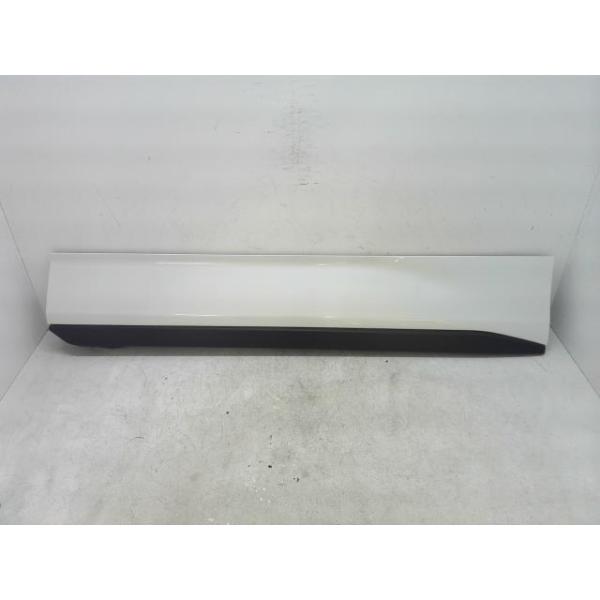 NOAH ノア 6BA-MZRA90W 左Rマッドガード 070 76906-V1020 G/X/Z サイド