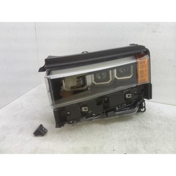 ランドクルーザー 3DA-GDJ250W 左 ヘッド ランプ ライト 60-347 3眼