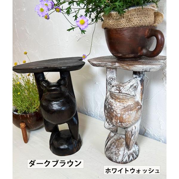 【サイズ】幅18cm　奥行11cm　高さ26cm【素材】天然木【コメント】あの大人気商品！カエルの花台のミニミニサイズが登場しました☆テーブルなどの上で活躍してくれそう！なんとも言えない、いい表情！！！植物や雑貨を置いてあげて下さい＾＾健気...