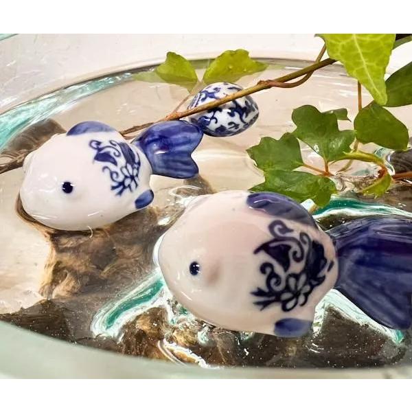 陶器の浮き玉（染付金魚）♪ 置き物 オブジェ 玄関 ガーデニング 睡蓮