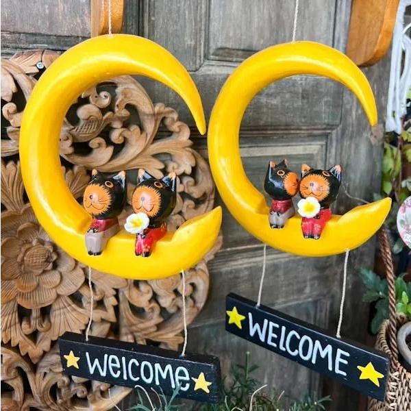 月に乗ってるwelcome看板ネコ（キスネコor仲良しネコ）♪ 壁飾り