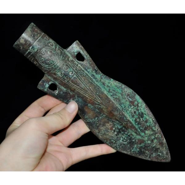 中国古銅製戦争兵器像 剣・槍・矛の手彫り彫刻 鎮紙・飾り物 古代中国風