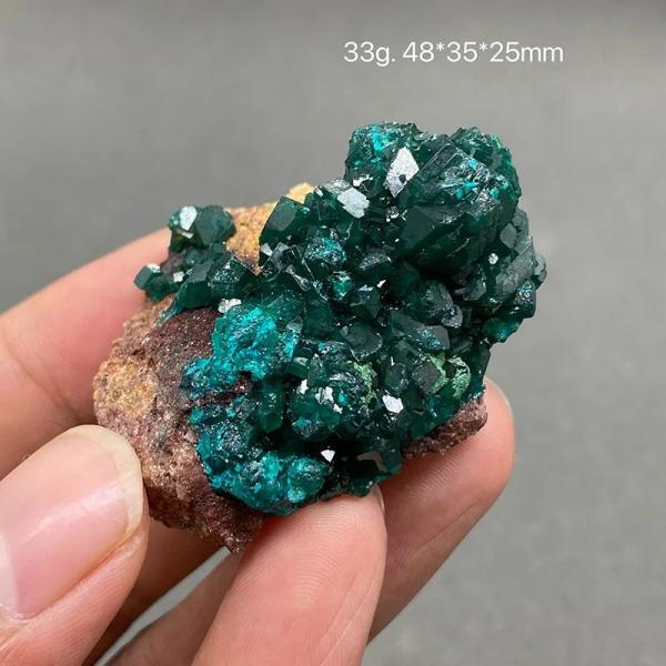 ディオプテーズ原石 緑色の鉱物標本 ペンダント用 天然鉱石 家飾り ギフト No.3
