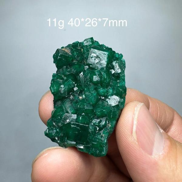 コンゴグリーンディオプタス鉱物標本 緑色結晶 クリスタル インテリア 装飾 培養石 教育用コレクション 02CT