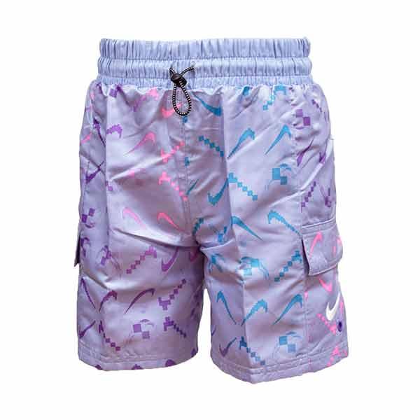 [素材]ポリエステル100％[サイズ]ヒップ【130cm】69-74cm【140cm】74-79【150cm】79-84【160cm】[特徴]ちりばめられたロゴが特徴のキッズボレーショーツ。付属のドローコードによりウエスト調節が可能。股下6...