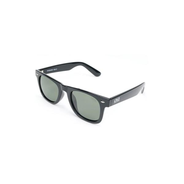 L.S.D. 偏光サングラスに定番スタイルのウェリントンタイプが登場。老若男女に人気のクラシックスタイルでアジア人にフィットするフレーム形状。フィッシングシーンから普段使いまで幅広く対応するデザイン。フラット系レンズでレンズ端の歪みが少なく...