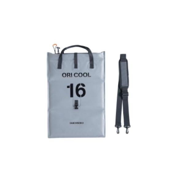 折りたたんでコンパクトに持ち運べ、貯水もできるフィッシュクーラー！磯や車からの距離が遠い釣り場など、大きなクーラーボックスを持っての移動が大変な時。そんな時に折クールが活躍！サーフなど広範囲を移動するランガンスタイルにも最適です。特徴1.折...