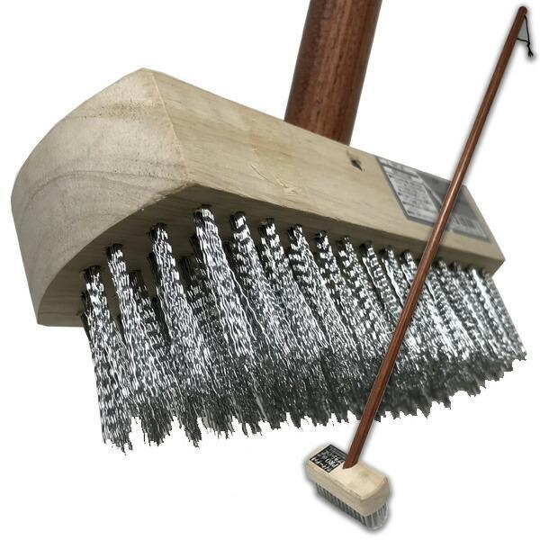 商品サイズ（約）:幅17×奥行き10×高さ110cm材質:柄/木柄、鉄　毛材/鉄製造国:日本メーカー:日本クリンテック日本製 国産 鉄 金属 汚れ落とし 苔取り 土間 コンクリート アスファルト 工事現場 駐車場 地面 かき落とす ハード ...