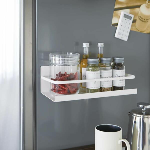 サイズ(約):幅24.5×奥行11×高さ8.5cm材質:本体/スチール(粉体塗装)　マグネット耐荷重(約):1.5kg製造国:中国メーカー:山崎実業山崎実業 山実 Plate プレート 磁石 壁面収納 冷蔵庫横 空間活用 デッドスペース 有...