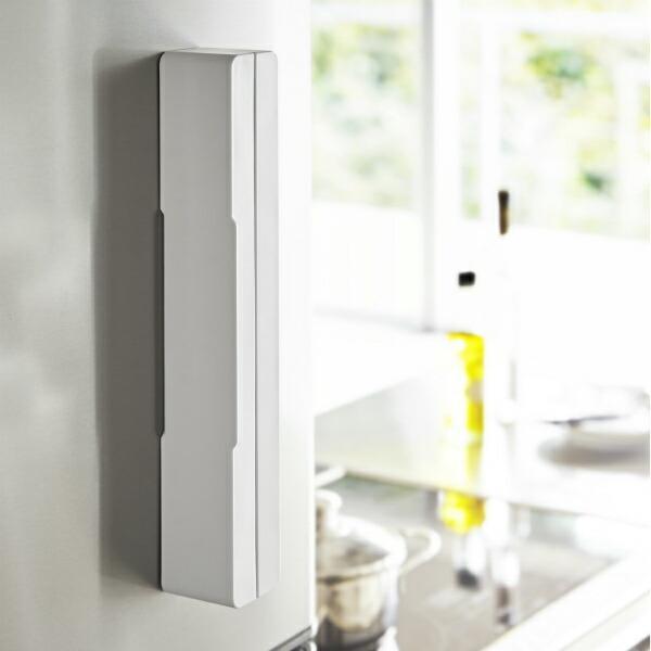 サイズ（約）:幅32.5×奥行5.5×高さ5cm材質:本体、芯/ABS樹脂　 マグネット　刃/ステンレス品番:3242製造国:中国メーカー:山崎実業山崎実業 山実 yamazaki AQUA アクア ラップ クッキングシート クッキングペー...