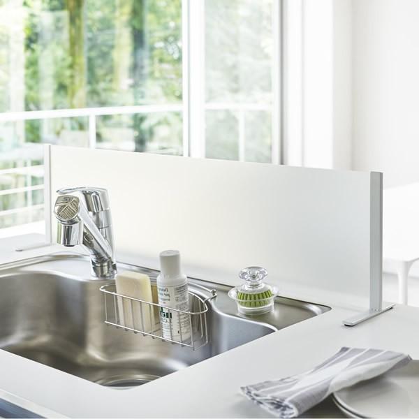 商品サイズ（約）:幅89.5×奥行14×高さ23.5cm重量（約）:1.2kg材質:本体/スチール（粉体塗装)　パネル/アクリル樹脂品番:3911製造国:中国メーカー:山崎実業山実 yamazaki シンク上 シンク周り ガード 障壁 パネ...