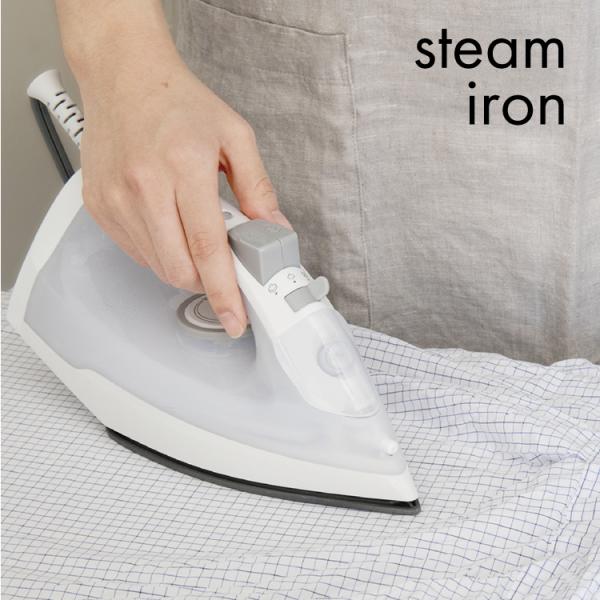 無駄をとことん省いたシンプル・スチームアイロンです。丈夫ですべり滑らかなセラミックコーティング！取り回しが楽な軽量、コンパクト設計！広い掛け面で大判衣類もらくらく♪約60秒のスピード起動です。サイズ幅24.1×奥行き10.4×高さ11.8c...