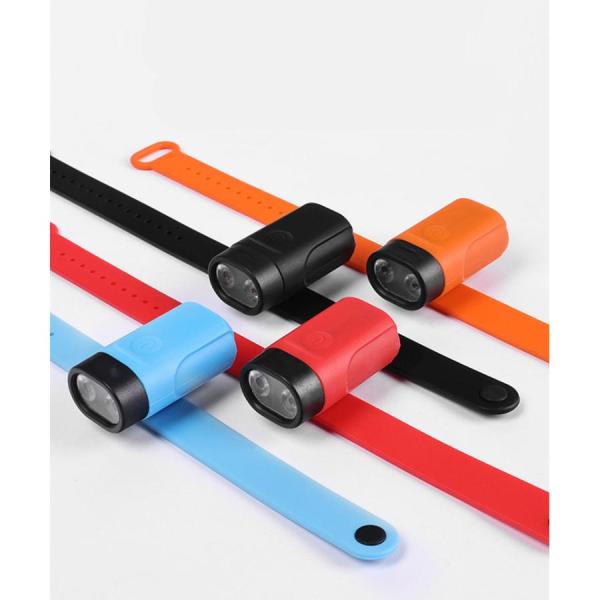 シリコンバンドで装着感の良い、軽量小型の腕ライトです。ちょっとした明かりが欲しい時にも、ボタン一つで点灯して便利です。また、手で持つ必要が無いので、両手が自由に使え、腕の方向を簡単に照らせます。夜のウォーキングや散歩、花火等のイベントなど装...