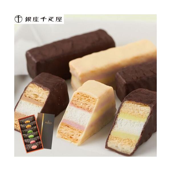 上質なバターをたっぷり使用したサクサクのパイ生地とさっくりと焼いたメレンゲ生地に、それぞれ風味豊かなプラリネのクリーム、メロンクリーム、ストロベリークリームを挟み、プラリネ、メロンにはスウィートチョコレート、ストロベリーにはホワイトチョコレ...