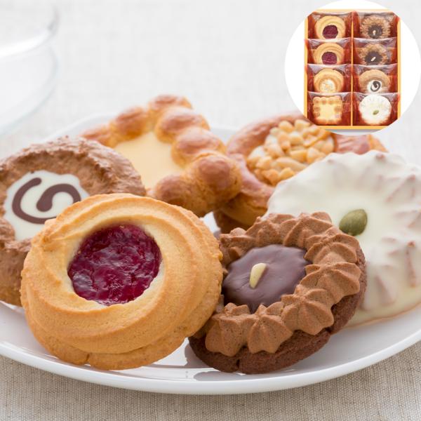 生地を2度焼きして作るロシアケーキ。土台となるクッキー生地に、熟練の職人が手作業で仕上げた可愛らしいデコレーションやトッピングを行い再度焼成、しっとりとした独特の質感の秘訣です。■配送不可地域：離島は配送不可■温度帯：常温■賞味期限：150...