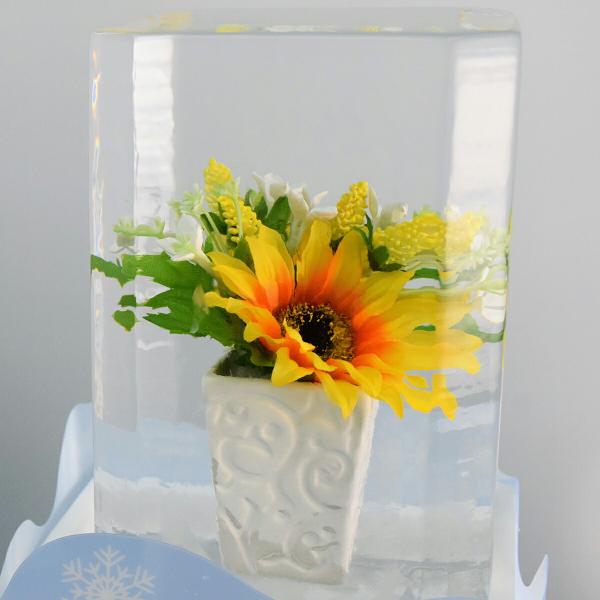 氷華 / 氷中花 「ひまわり」sun flower 氷に閉じ込めた儚い美しさ。透明度の高い氷に美しい造花を閉じ込めた氷のアート。花氷 創作氷とも呼ばれます
