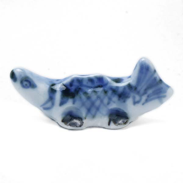 九谷焼：染付魚箸置・須田菁華《箸置き》 : 和食器の愉しみ 工芸