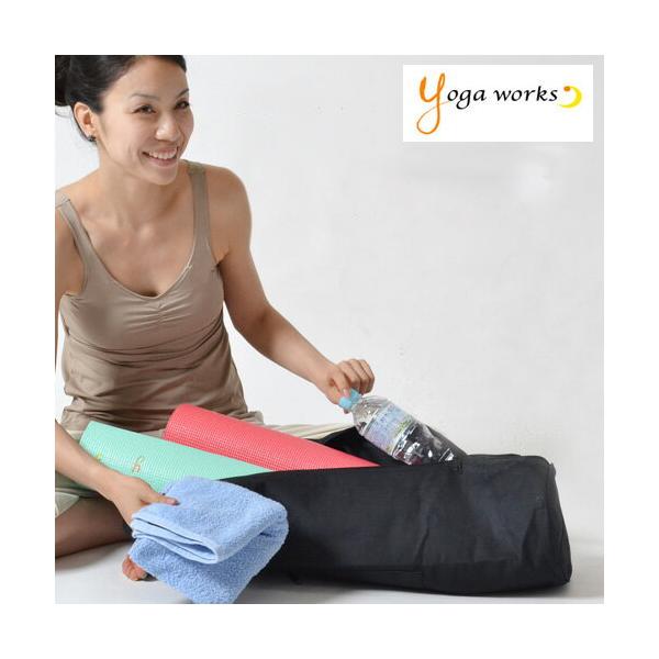 ■特徴ヨガワークス yoga worksマットバッグ薄手の綿キャンバス生地でマットの他にラグやウェアなどまとめて収納マット、ラグ、ウェアなどをまとめて収納できるサイドオープンタイプ。正面に小物を収納できるファスナー付きのポケットがついていま...
