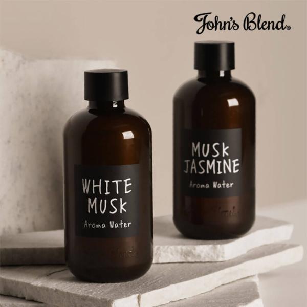 ■特徴John’sBlend ジョンズブレンドアロマウォーター 大容量 520mL大きめの加湿器にぴったりな大容量タイプ気軽に香りを楽しめるアロマウォーターお気に入りの香りで満たして居心地のよい空間へ。乾燥対策しながら香りを楽しめるアロマウ...