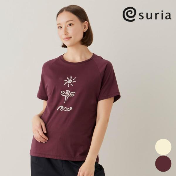 ■特徴suria スリア ヨガウェアイラストレーターのRemi AbiruとのコラボTシャツsuriaとヨガのイメージをもとにオリジナルで描き下ろしてもらいました。後ろには手描きのブランドロゴもプリントされています。【おすすめポイント】・厳...