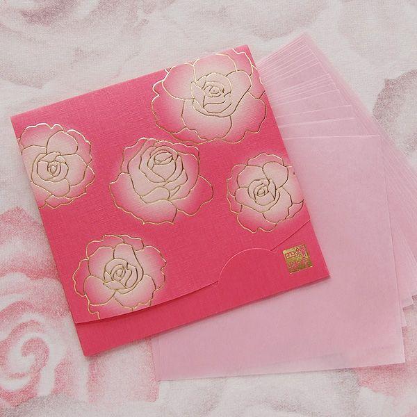 「バラの花柄」デザインパッケージに、薔薇の花の香り付き！やわらかい肌触りでしっかり脂もとれる、バラ色のあぶらとり紙が20枚。フランス産の貴重な「ノーブルなバラの香り」が、移り香で紙に付いています。直接紙に香料を添加していないので、敏感肌の方...
