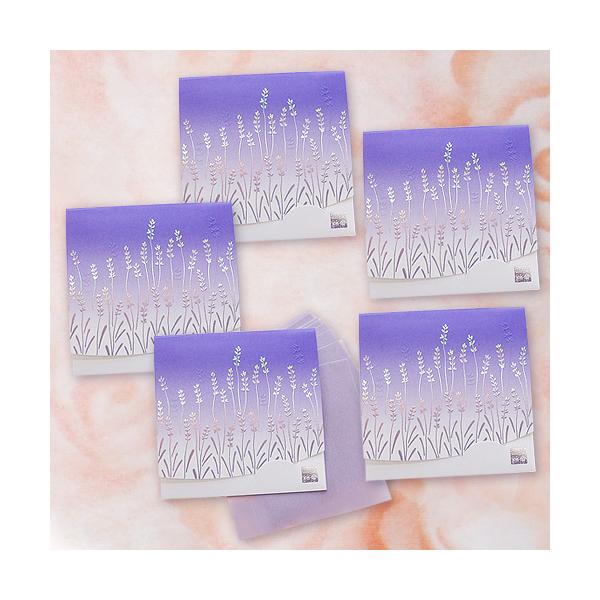パープルからホワイトのグラデーションが美しいしっかりした紙ケース。シルバーの箔押しでゆらめくラベンダーが描かれています。90×90mm、方形サイズ２０枚入り