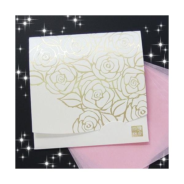 ゴールドのバラに純白のしっかりした紙ケース。金色の箔押しでバラが描かれています。ケースを手に持つとバラの箔押し部分がゴージャス。ばらの香り付き