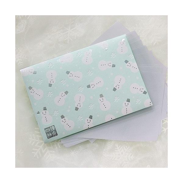 パステルブルーグリーンの地に、かわいい雪だるま柄。バケツや目鼻の部分はシルバー型押しで、光を反射してソフトにキラキラ輝きます。「絹すきラベンダー」短冊サイズ　２０枚入り